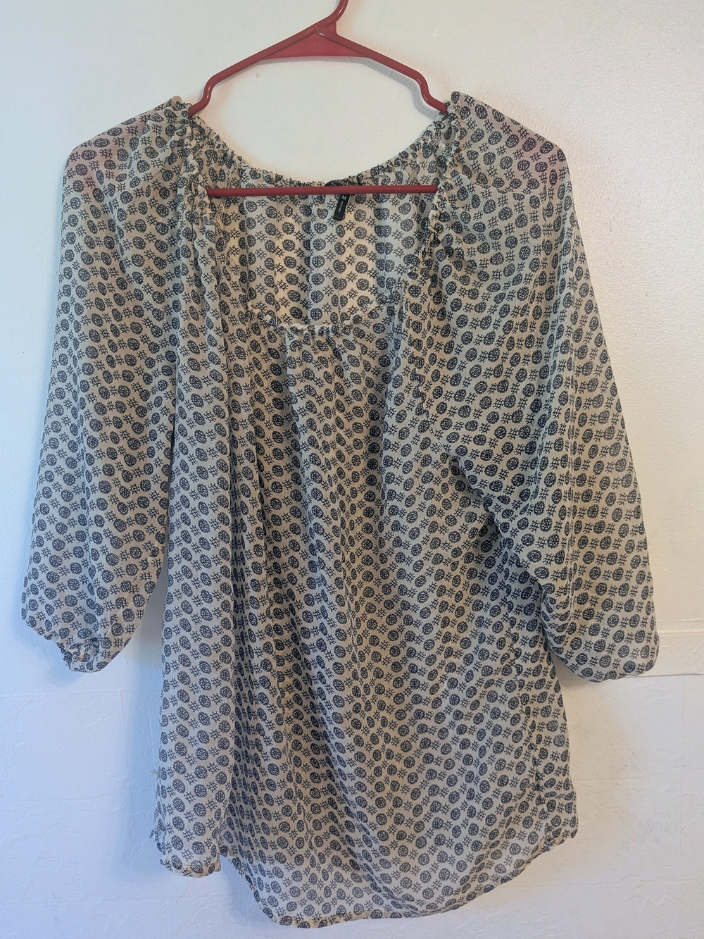 Daisy Fuentes Light Gray Printed Peasant Tunic